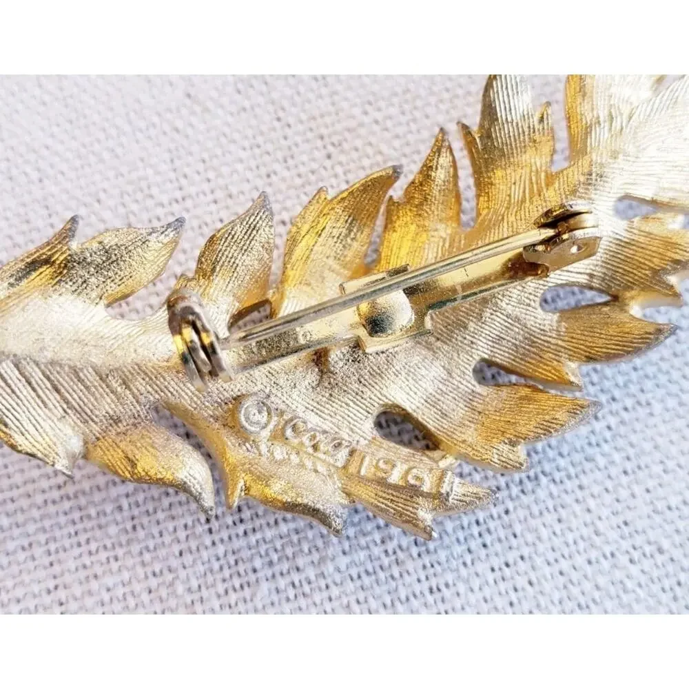 Vintage Coro Gold Tone Leaf Brooch 1961 Textured‎ Large 3